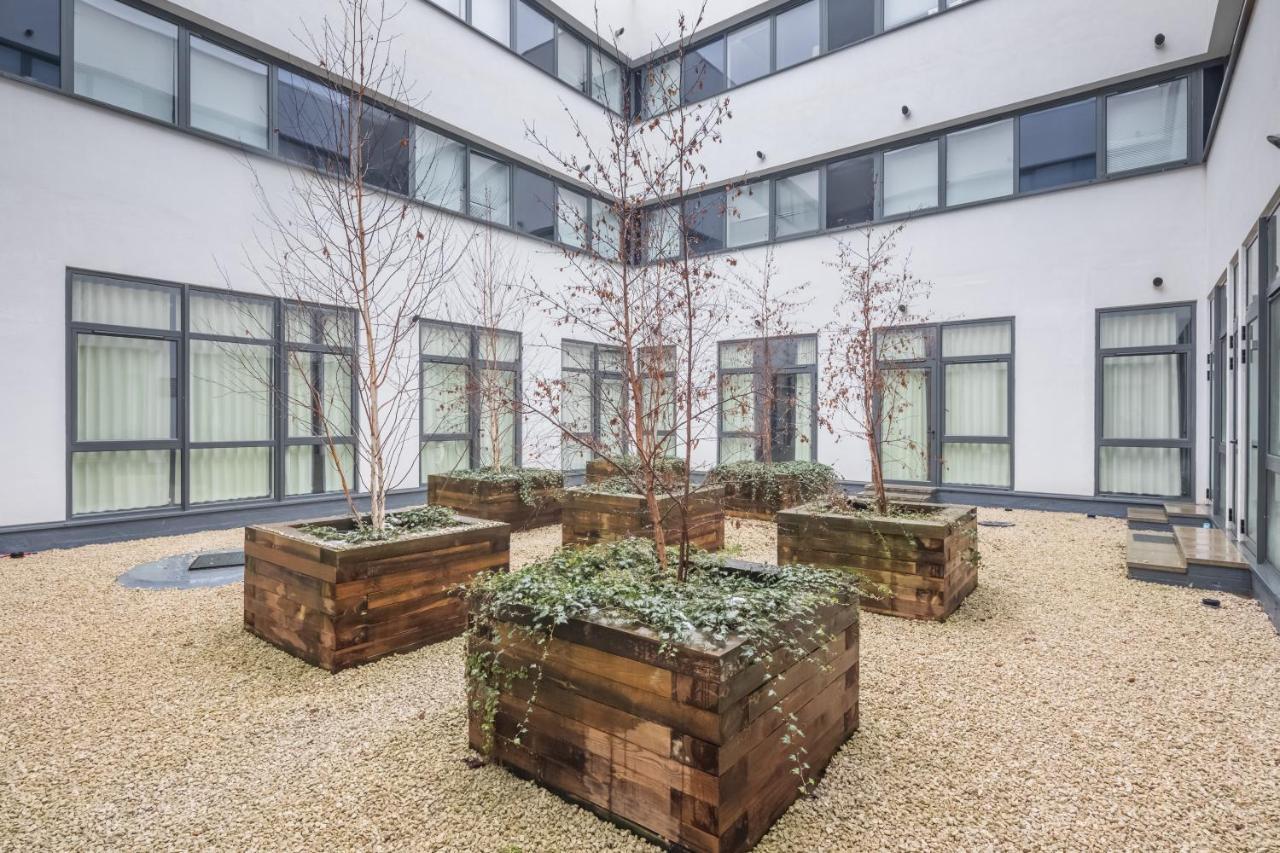 Elegant Apartment Milton Keynes Exterior photo